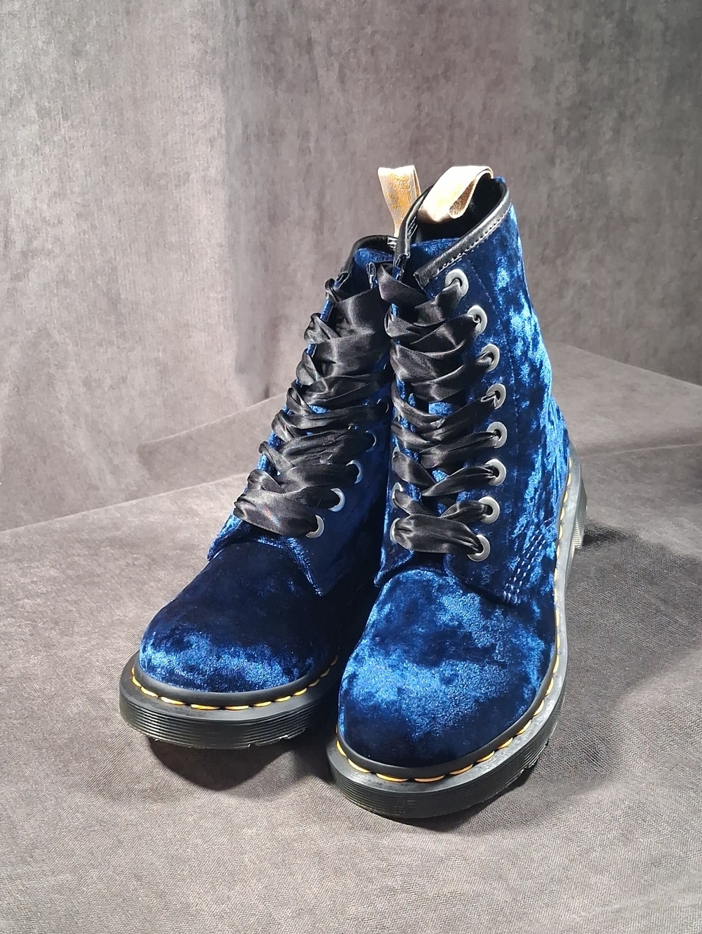 Dr. Martens Vegan 1460 Crushed Velvet Lace Up Boots with Ribbon Laces NWOT US 6